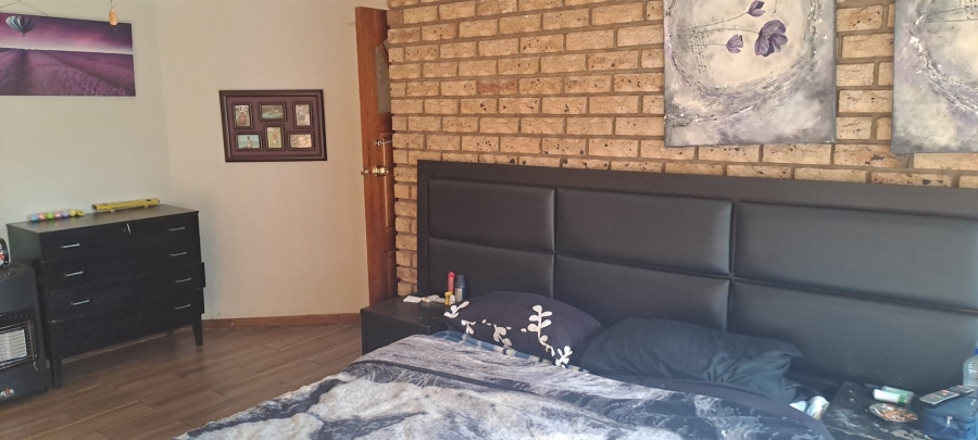 4 Bedroom Property for Sale in Flamwood North West